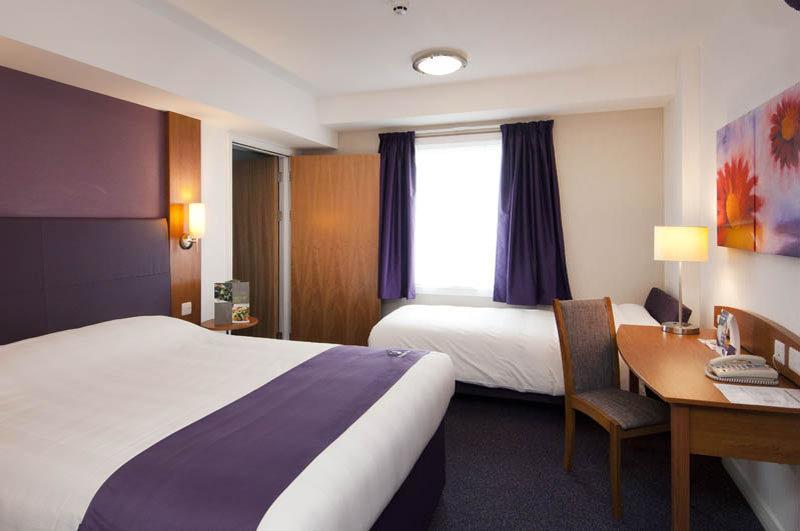 Premier Inn Bolton Stadium Arena Exteriör bild